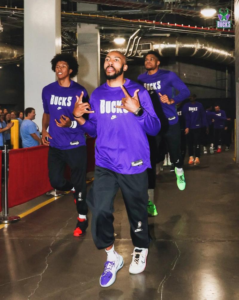 土媒：土超球员返回途中汽车突然起火，好在球员本人提前下车（土超球员返程途中座驾突发起火，所幸本人已先行下车）