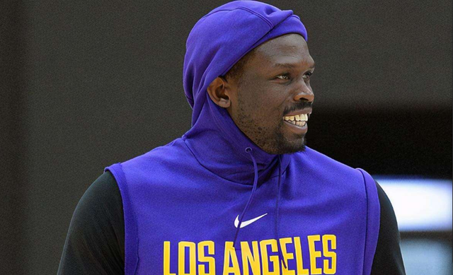 念旧️#梅西重回诺坎普 #梅西参观新诺坎普 #梅西（旧梦归来：梅西探访焕新的诺坎普 #梅西）